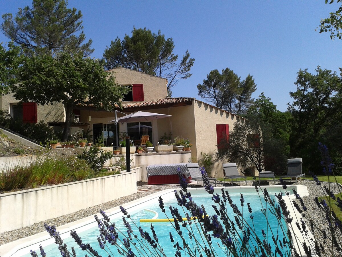 Villa au coeur de la Provence piscine et SPA