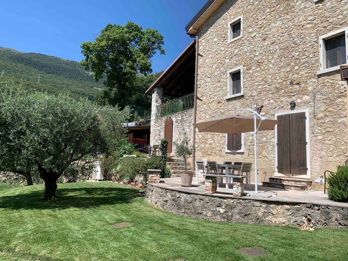 2BDR guest suite in rustico with Lake Garda views