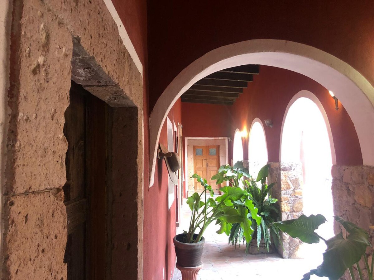 Hacienda del Siglo XVIII, disfruta de sus espacio.