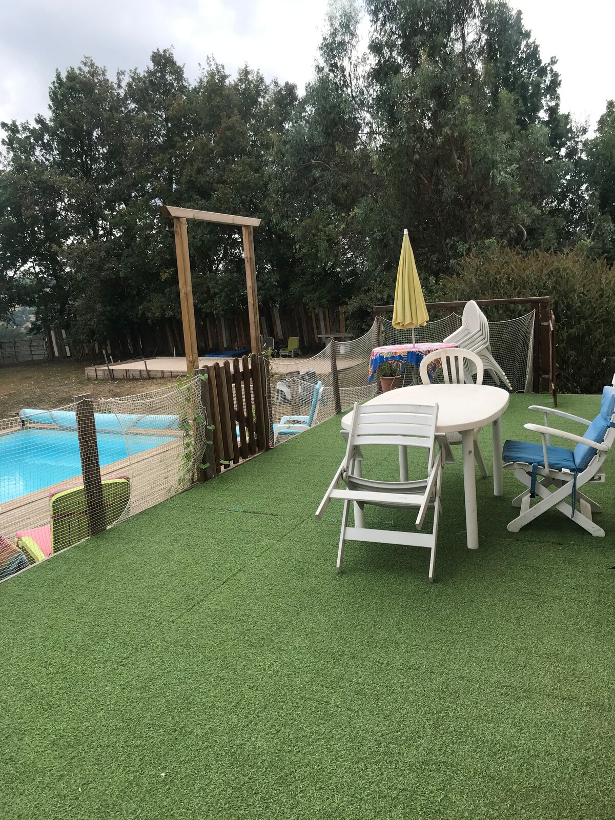 Villa avec piscine, terrain de pétanque au calme