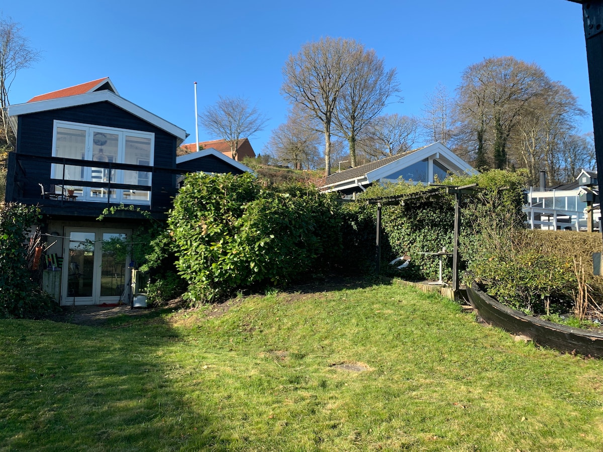 Enestående sommerhus | Panoramaudsigt v/ fjorden