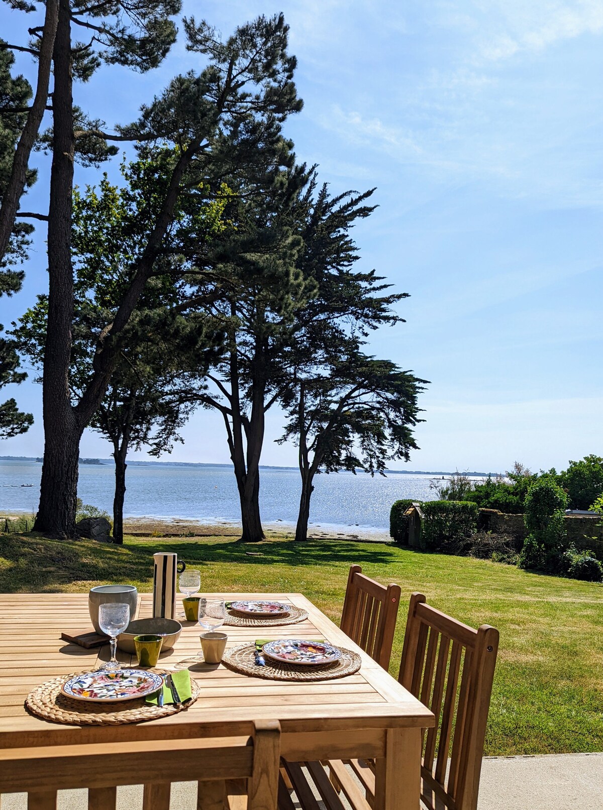 直接通往海滩的别墅，莫尔比昂湾（ Gulf of Morbihan ）景观