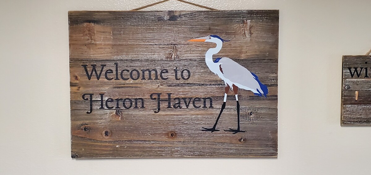 Heron Haven 
Comfy 2BR condo w/pool
Great Location