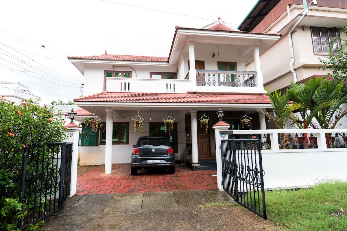 Entire house with 4 bedrooms, Thiruvalla