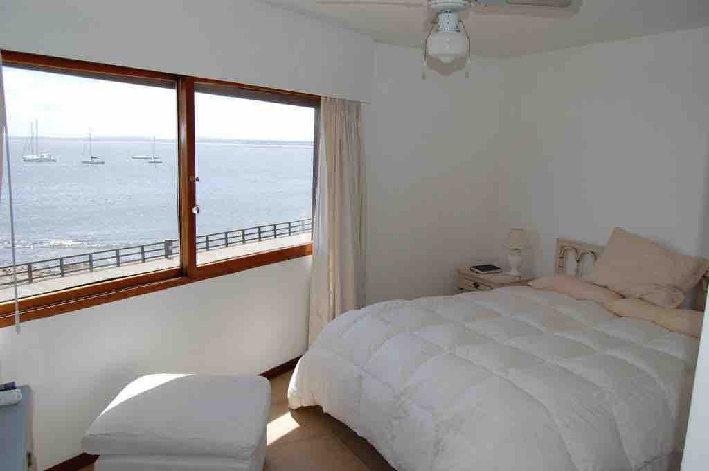 美丽、设备超级齐全的海滨公寓。