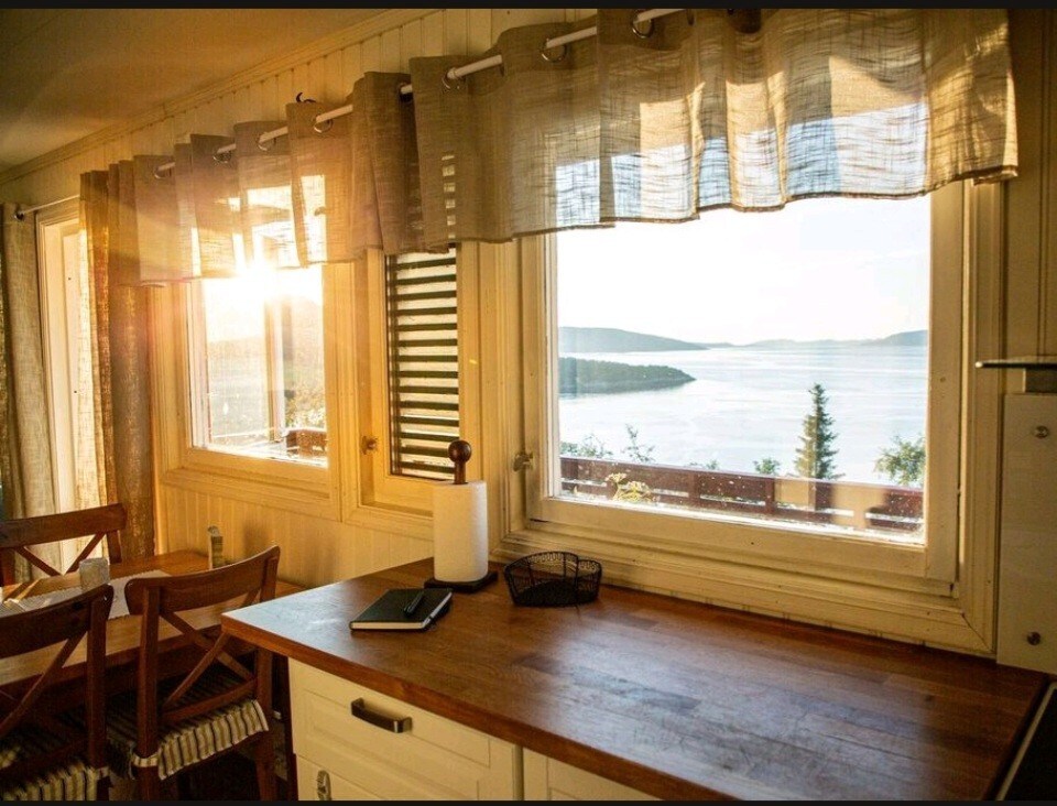 舒适的房子，可俯瞰峡湾的迷人景色！
