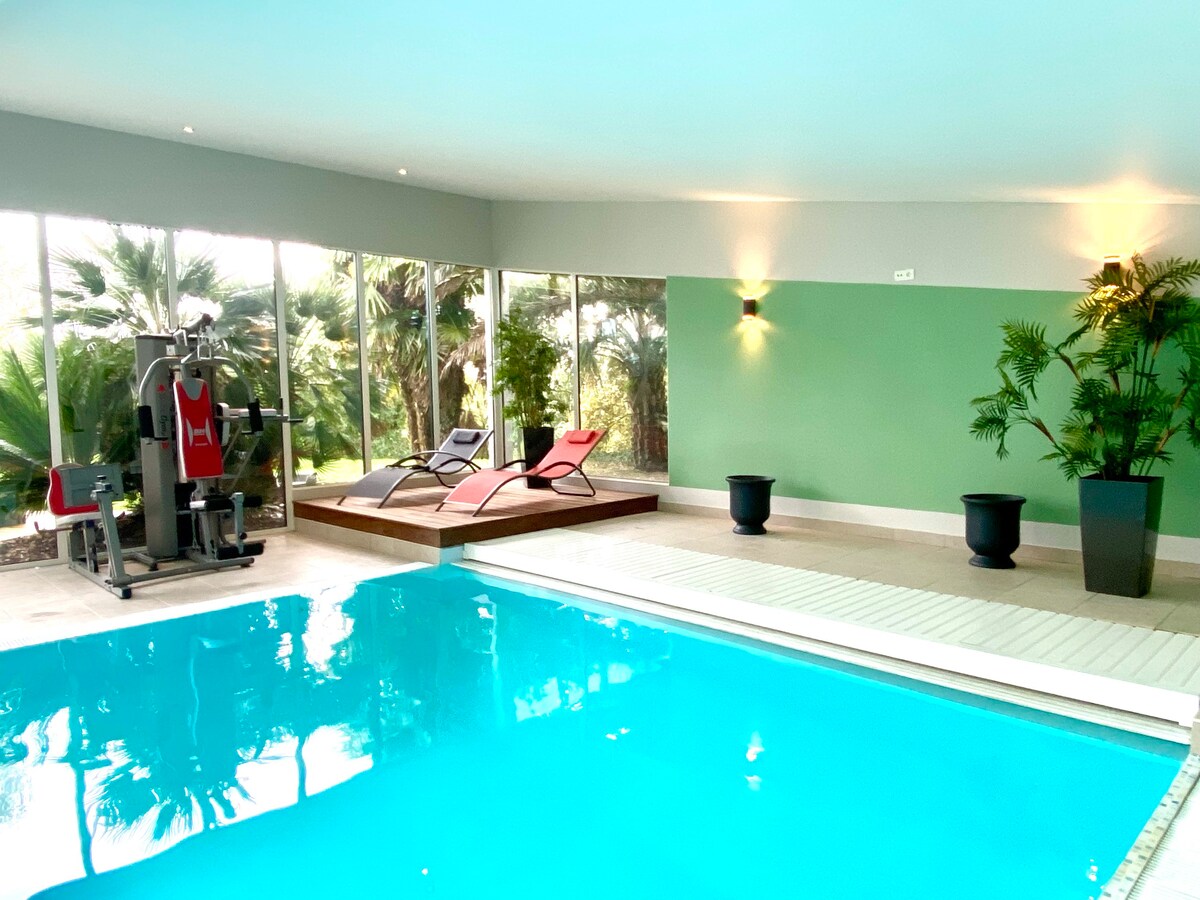 Villa de Luxe avec Piscine Intérieure, Fitness Spa