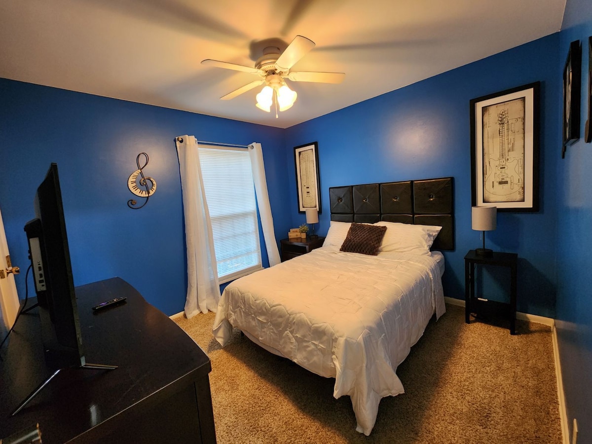 Four Bedroom Home In Terre Haute. ISU, Rose Hulman