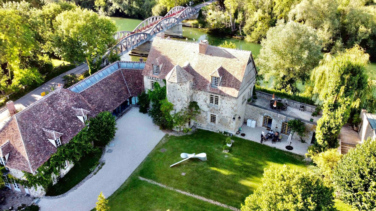 Prieuré sur Seine, 7 bedrooms, 100km from Paris