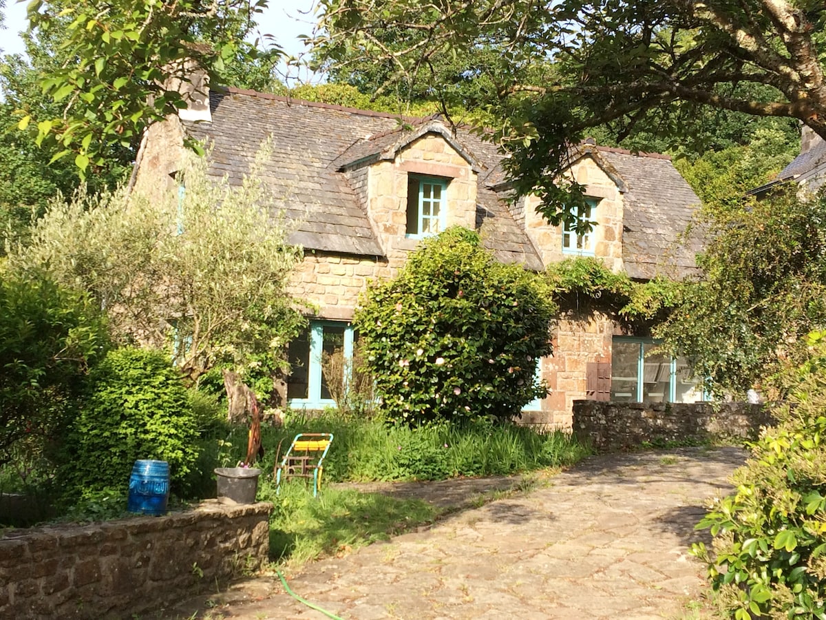 Petit Moulin - Moulin de Rossiou及其泳池