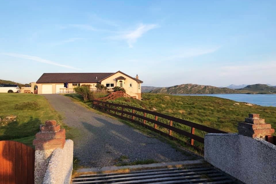 "Driftwood, your Hebridean escape by the sea"