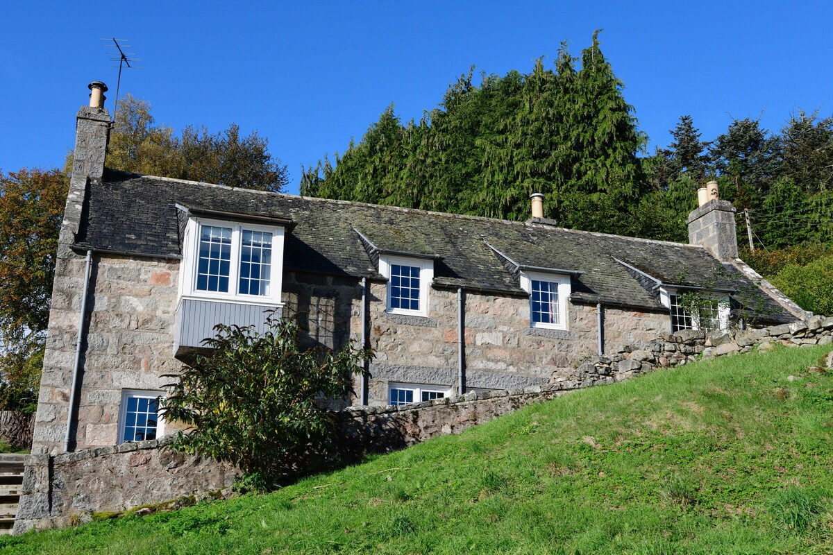 Cottage with Spectacular Views, River Dee Setting