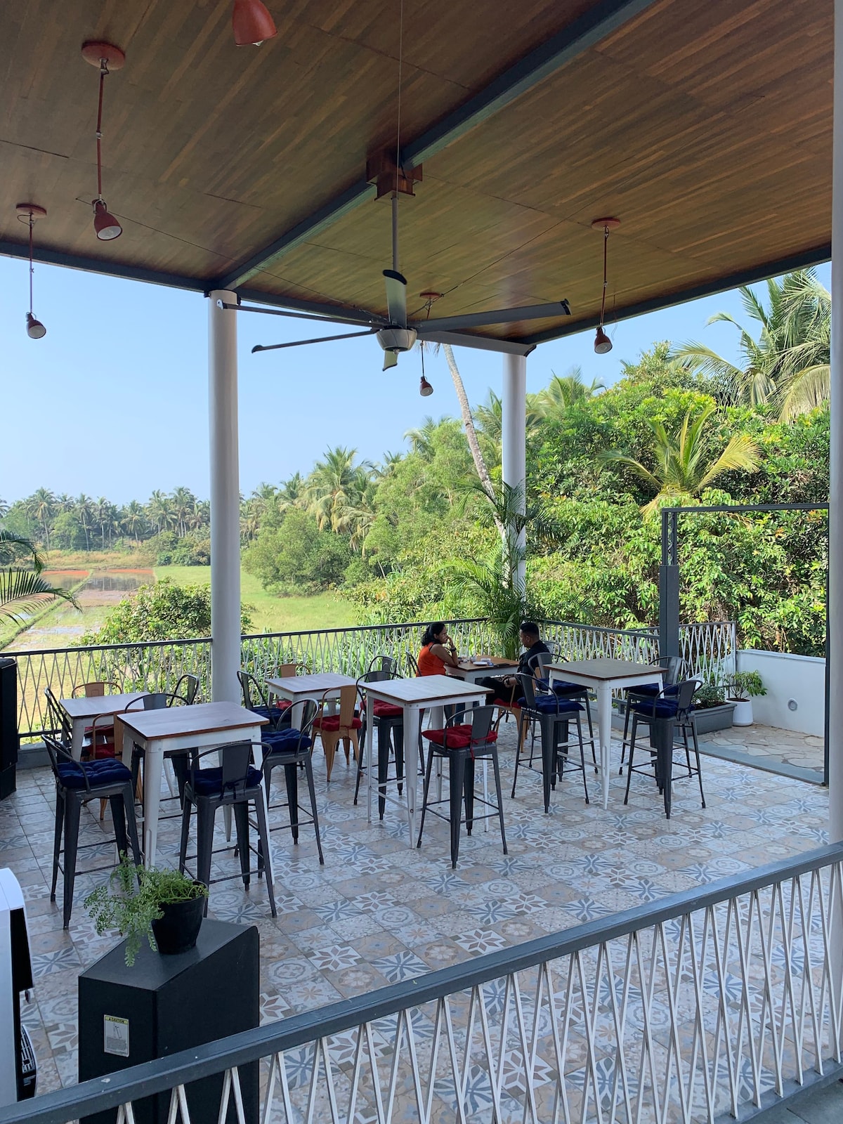S4 - Elegant, bright, pool-view villa, South Goa