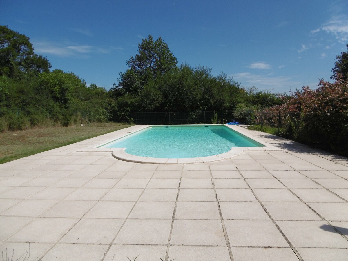 Domme-5 beds-6p+pool+parking-WiFi-TV