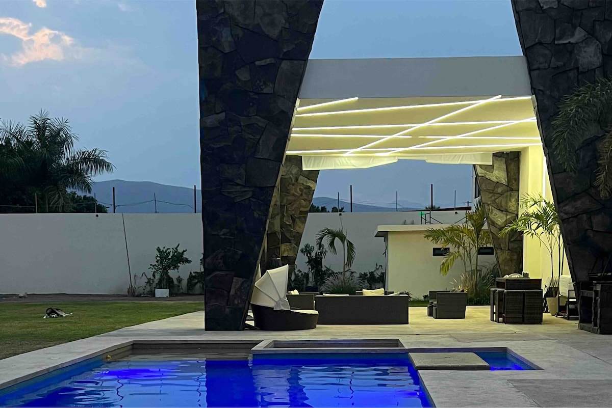 Villa de lujo +20per alberca climatizada Morelos