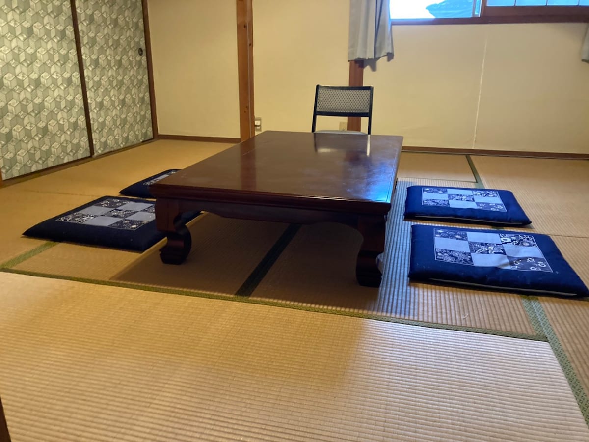 102放松身心，可供4位房客使用！卧室，您可以在那里享用日式客房Gen-san的榻榻米垫，带独立房间钥匙
