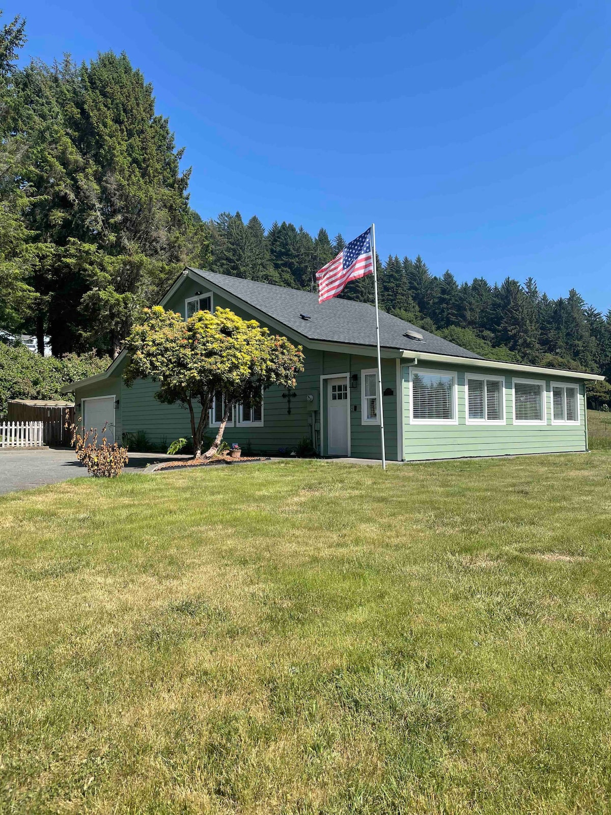 Pelican Cottage~close to Brookings & Crescent City