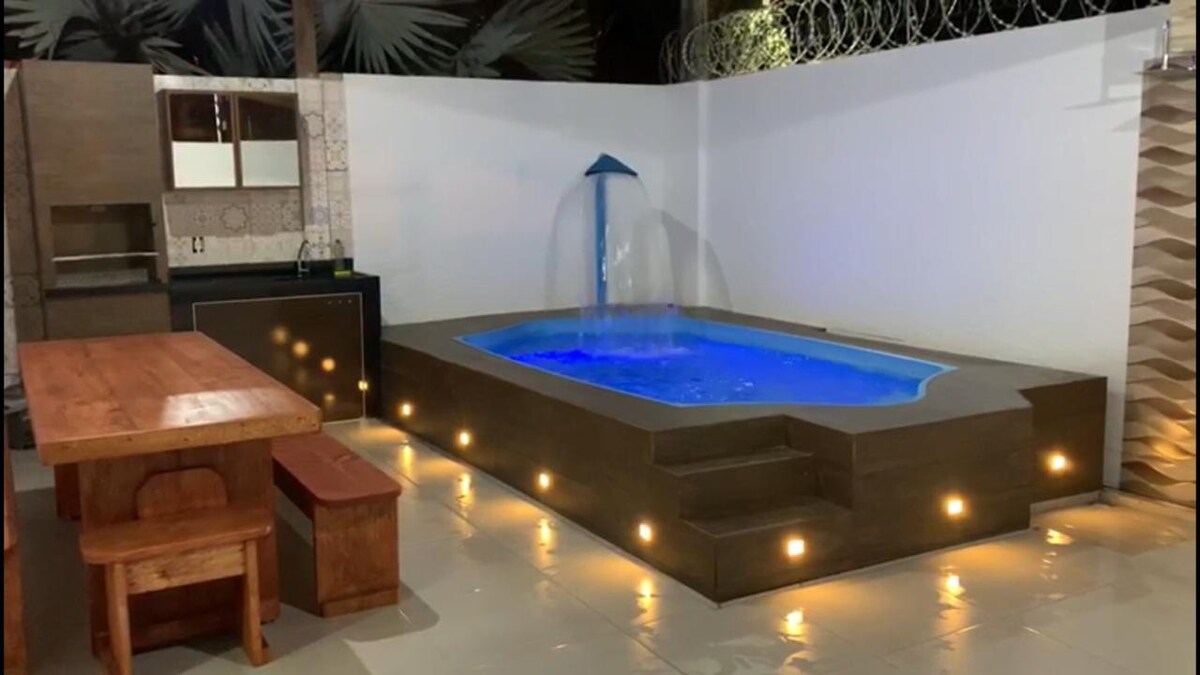 Casa de alto padrão em Guriri com piscina