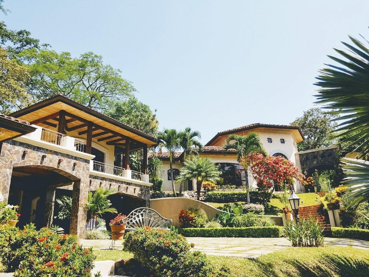 Stunning Luxury Estate, Garden & Mountain Views!