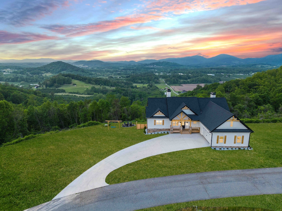 Brand new modern mountain home & incredible views!