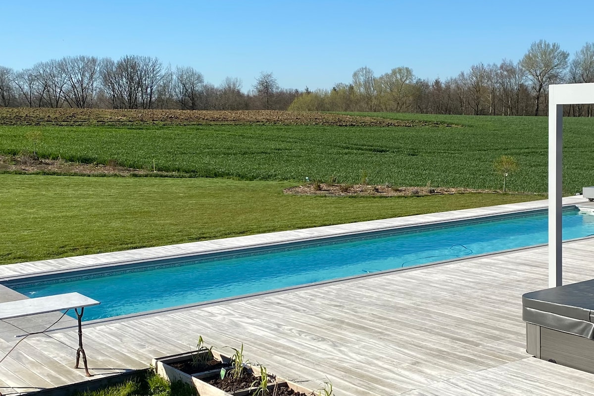 Chambre avec accès piscine et jacuzzi