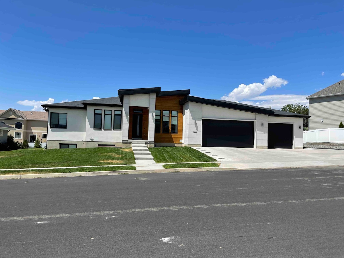 Mid-Century Modern / Contemporary Home in Lehi