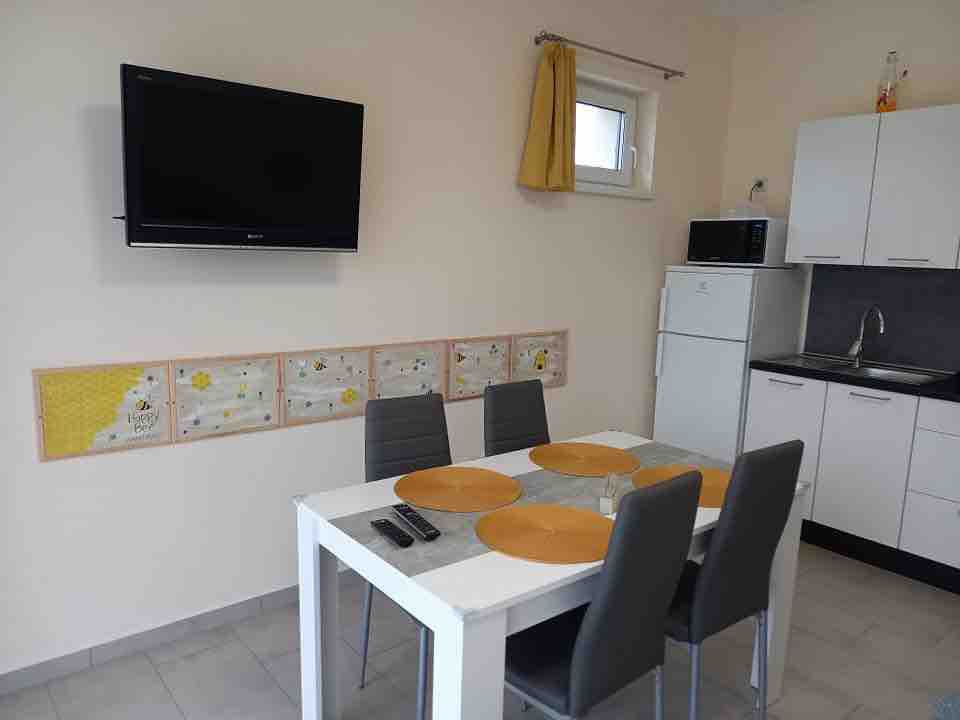 HappyBee Apartman csendes, Balatoni házikó