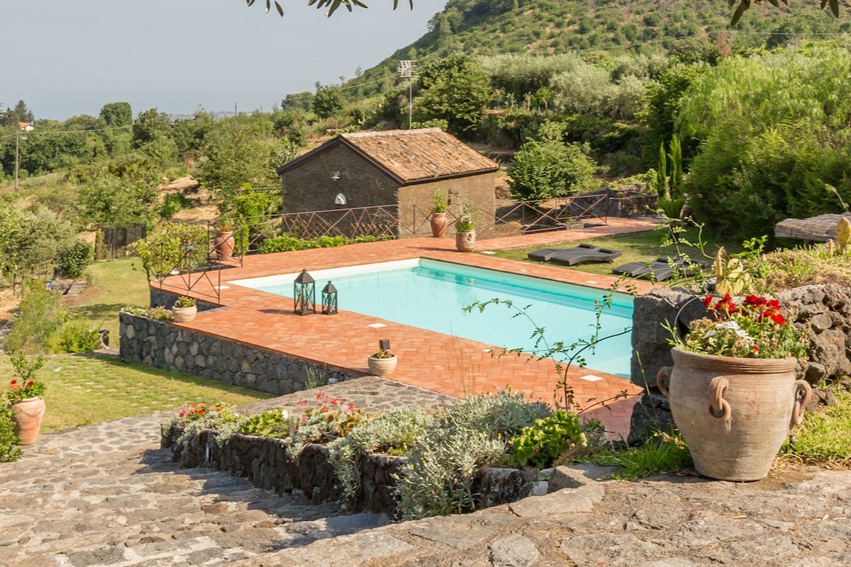Il Palmento, country dwelling with swimming pool