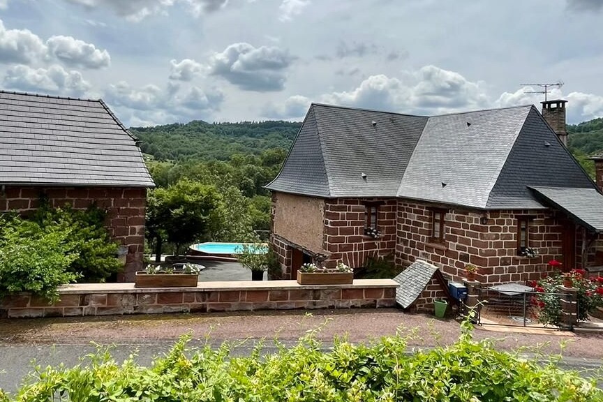 Maison traditionnelle avec piscine