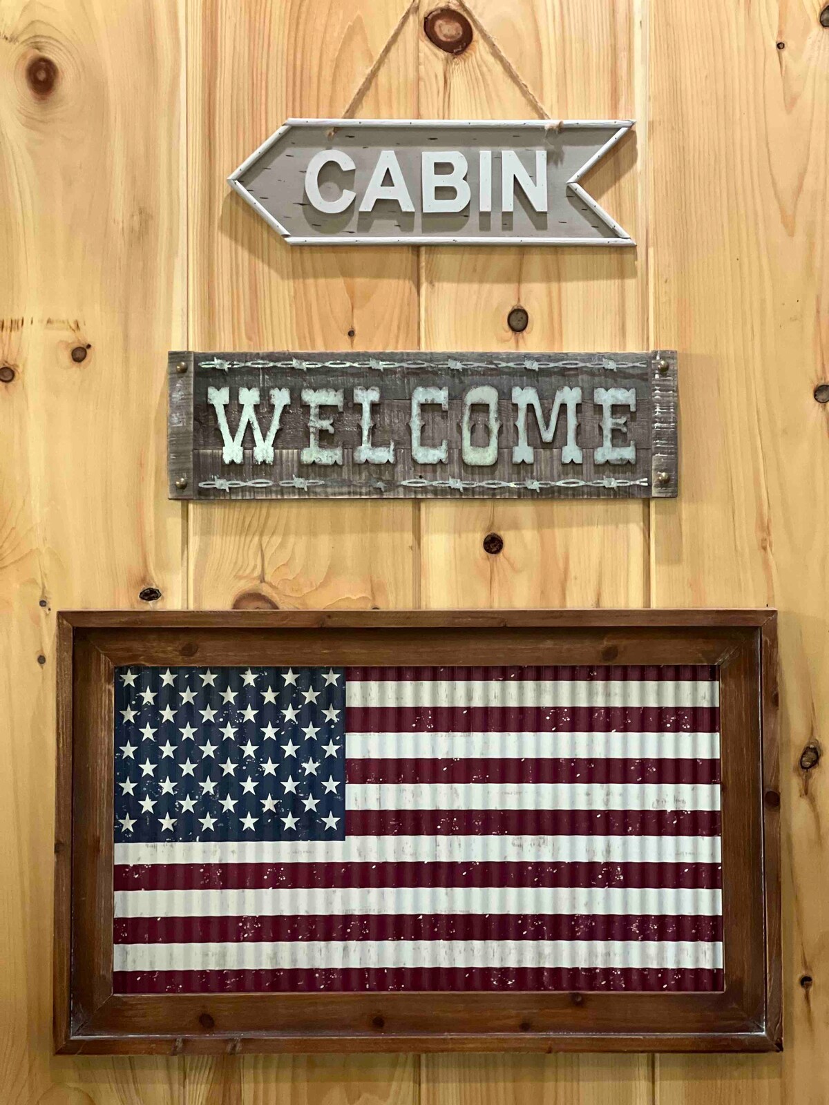 Tranquil Red Cabin on Kentucky Lake