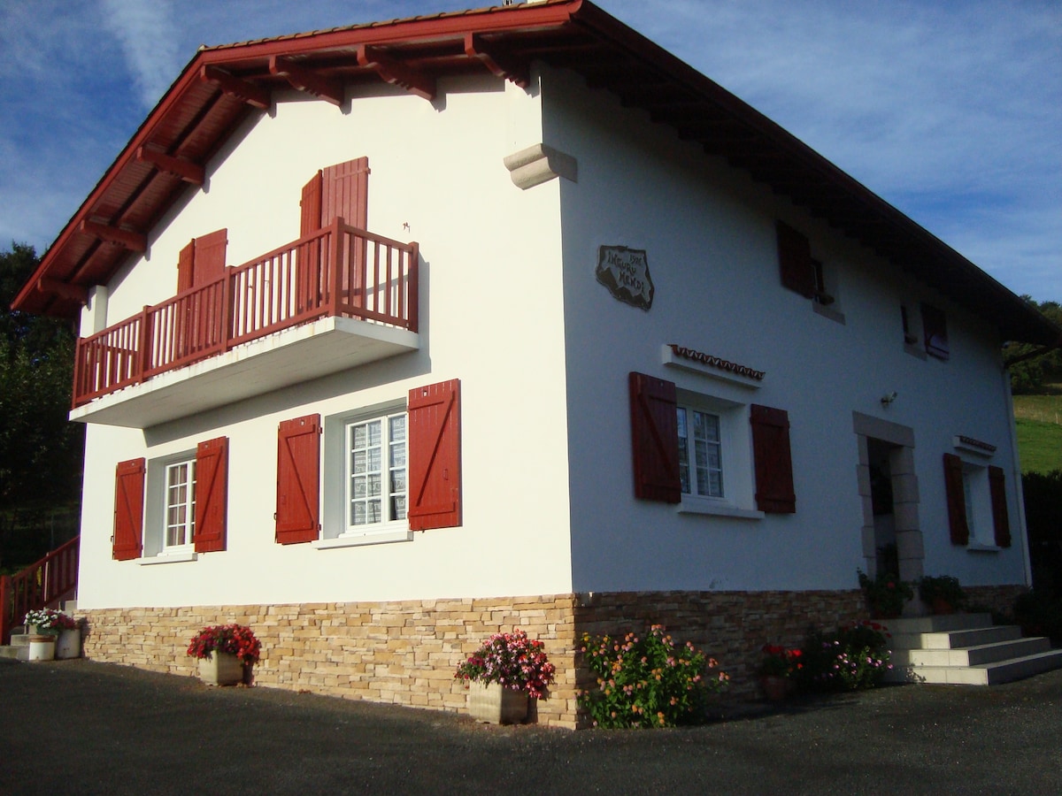 Logement entier  à   URRUGNE entre mer et montagne