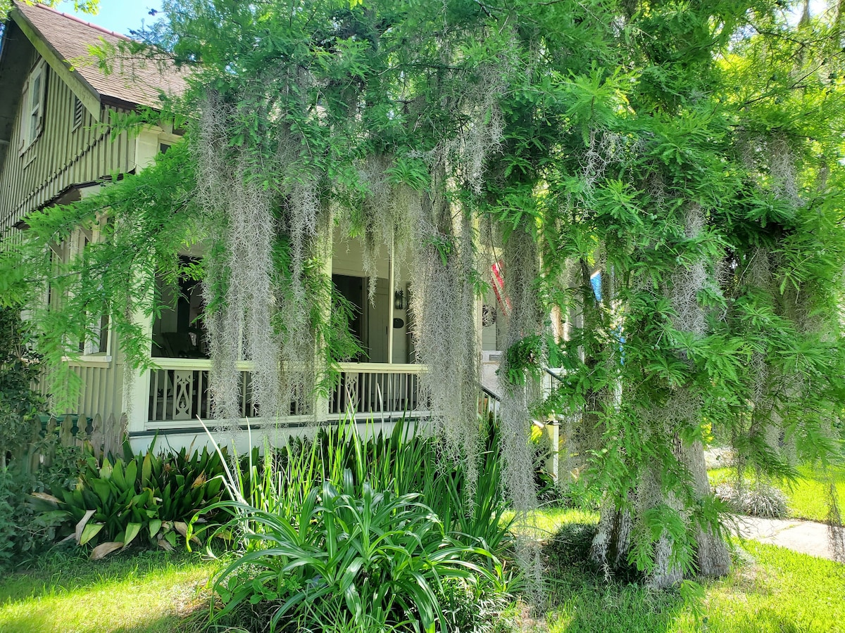 Old Mandeville Guesthouse on Claiborne