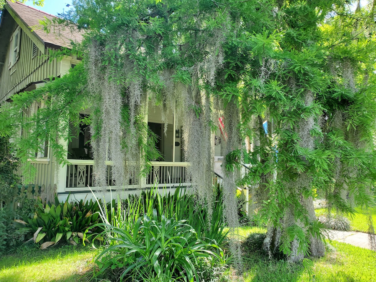 Old Mandeville Guesthouse on Claiborne