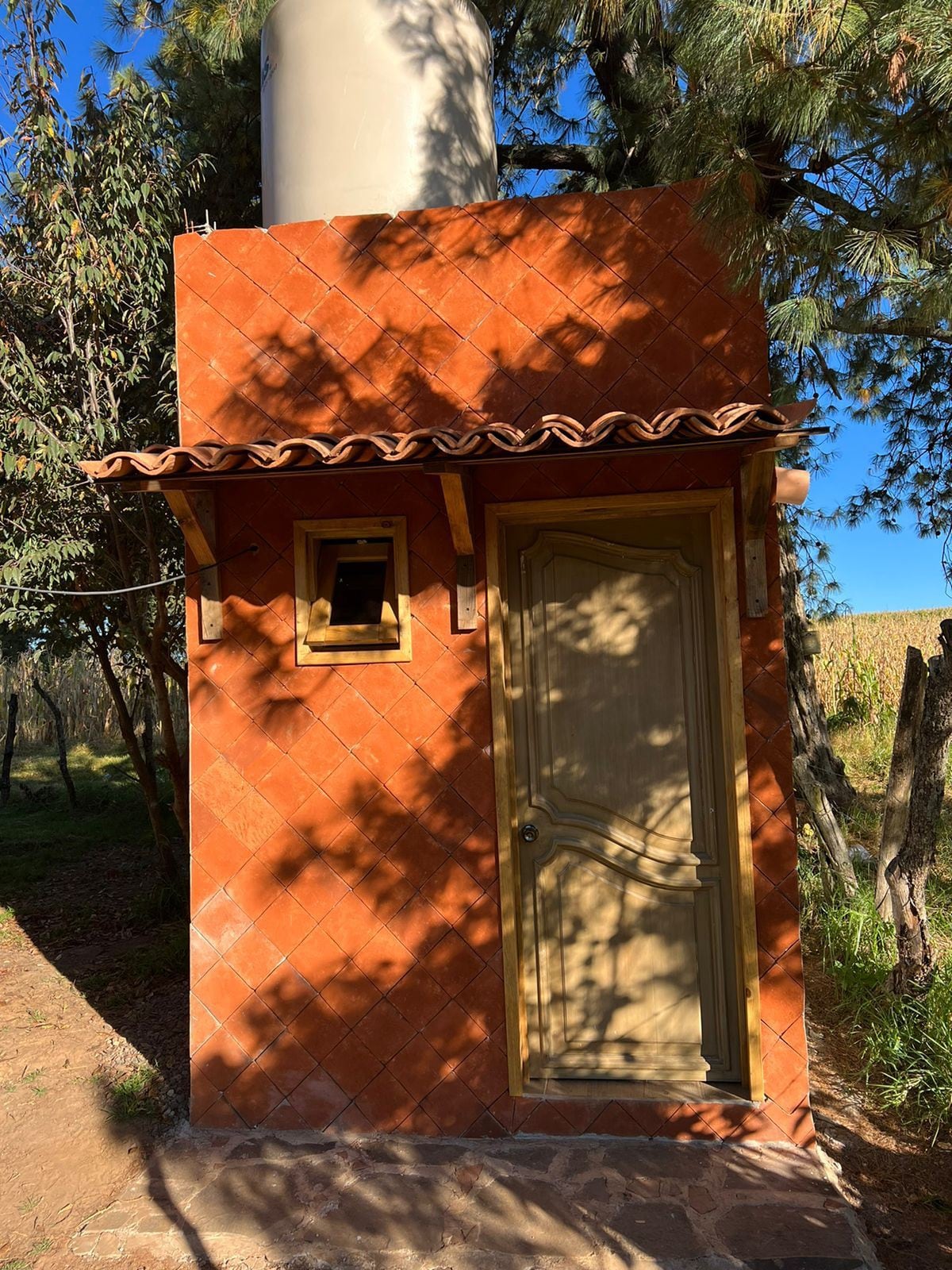 MiniCabaña en el bosque, desayuno estacionamiento