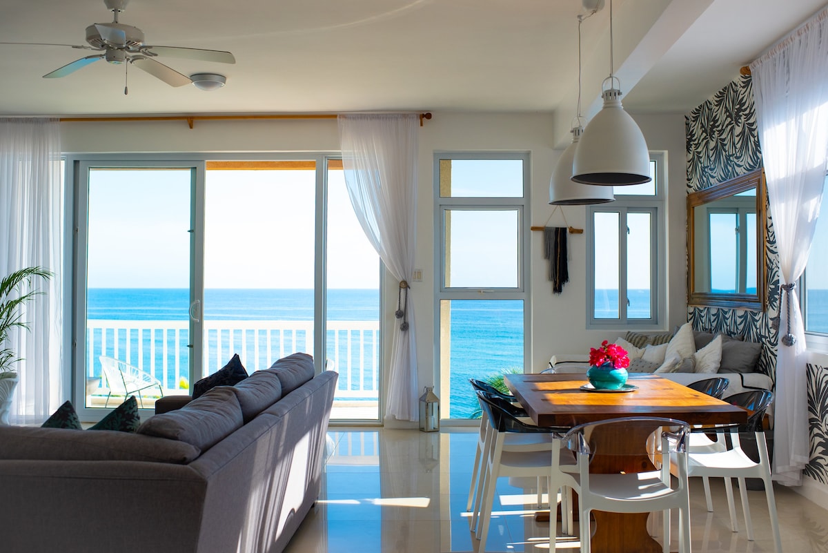 奥乔里奥斯（ Ocho Rios ） Whispering Seas的海滨顶层公寓