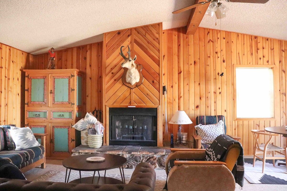 ZIA DEN Cabin, nestled beneath the Ruidoso Pines