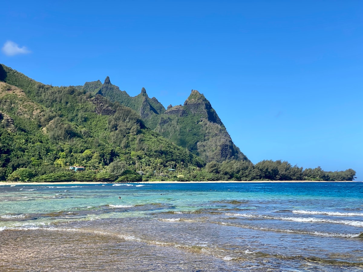 Kaiolohia Hale Haena Walk to Tunnels Beach