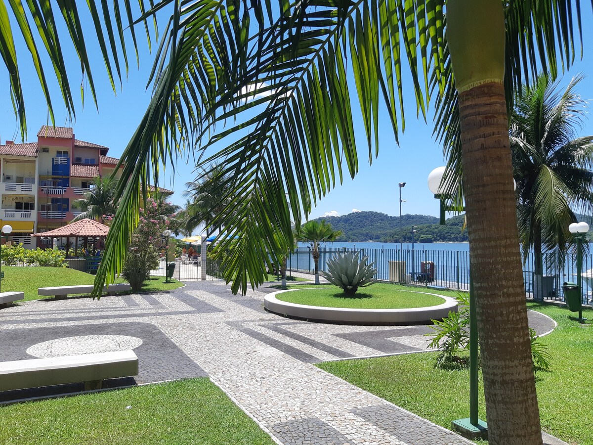 位于Itacuruçá公寓，面向大海和泳池