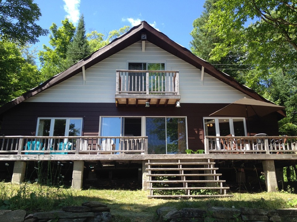 Rustic 4-Bdrm Family Cottage w/ 100' of lakefront