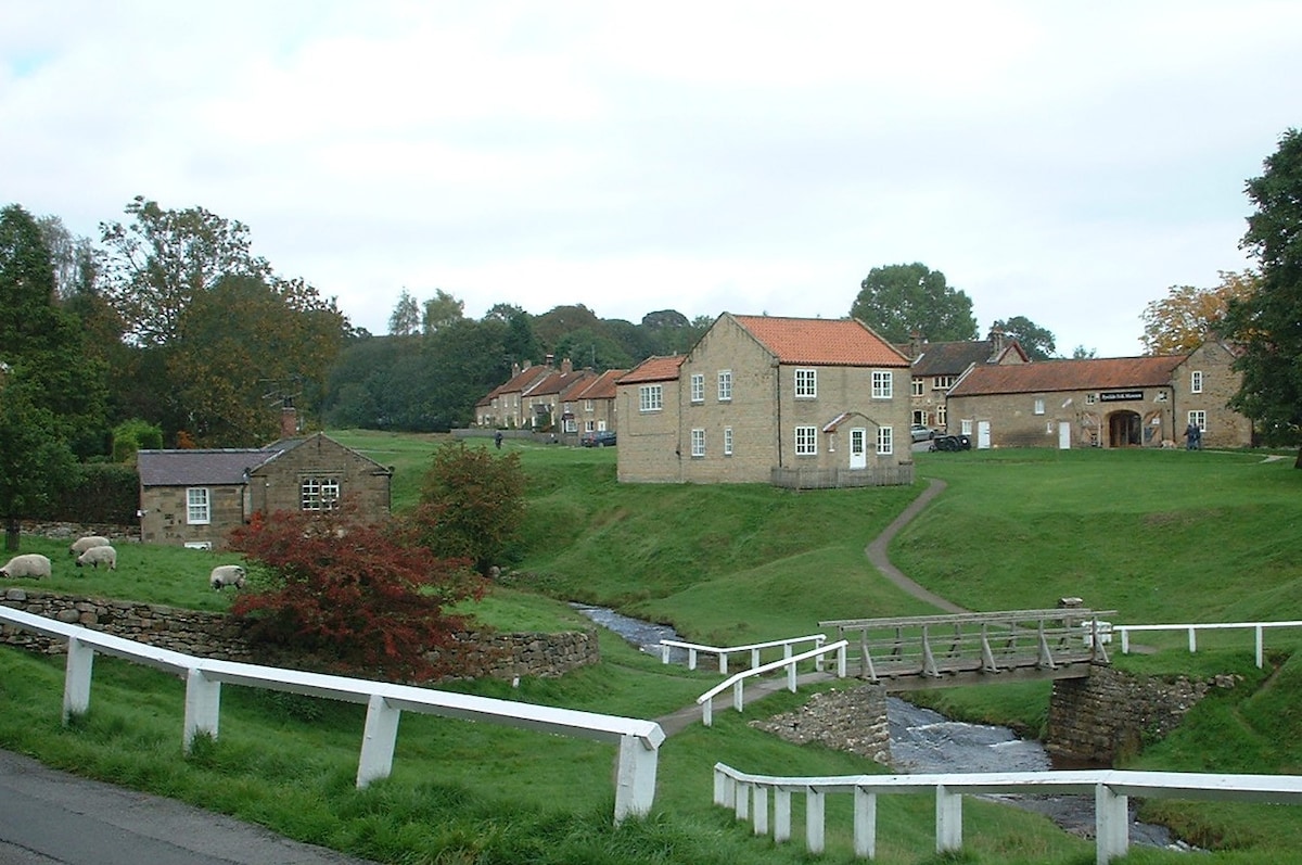 Flat B, The Green, Hutton-le-Hole - N. York Moors