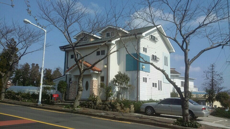 Yera-dong, Jungmun Tourist Complex ，「Estay House」蓝色房间