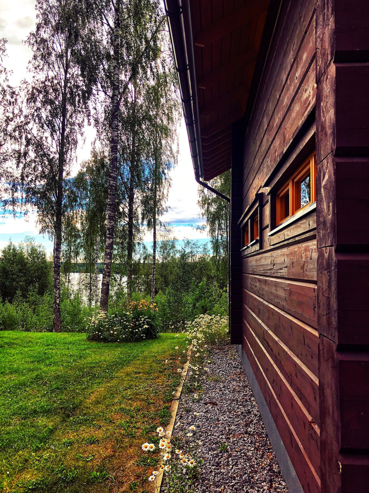 罗瓦韦斯湖（ Lake Rautavesi ）田园诗般的夏季小屋