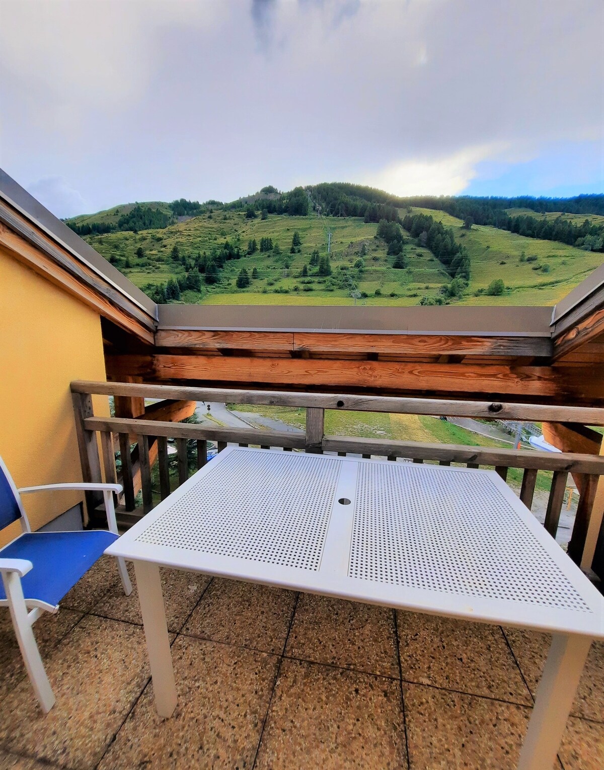 Joli T3 avec terrasse à Vars. Départs randonnées.