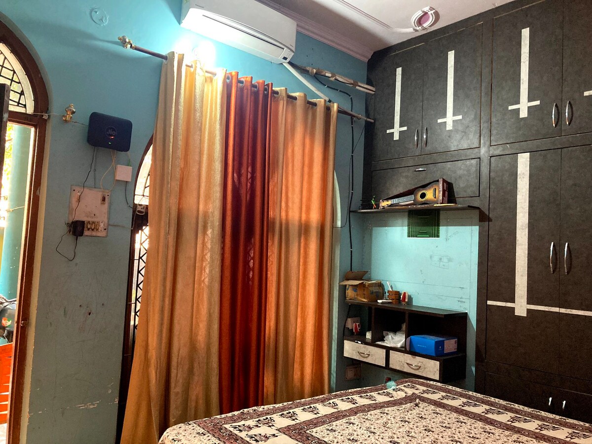 yugmaya(Cozy private room in kalyanpur-vikasnagar