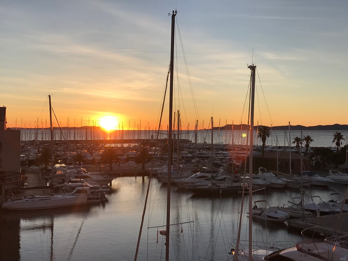 Studio port de Hyères avec superbe vue mer