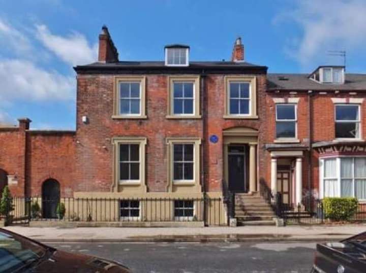 114 Coltman St, Hull T ，带套房和早餐