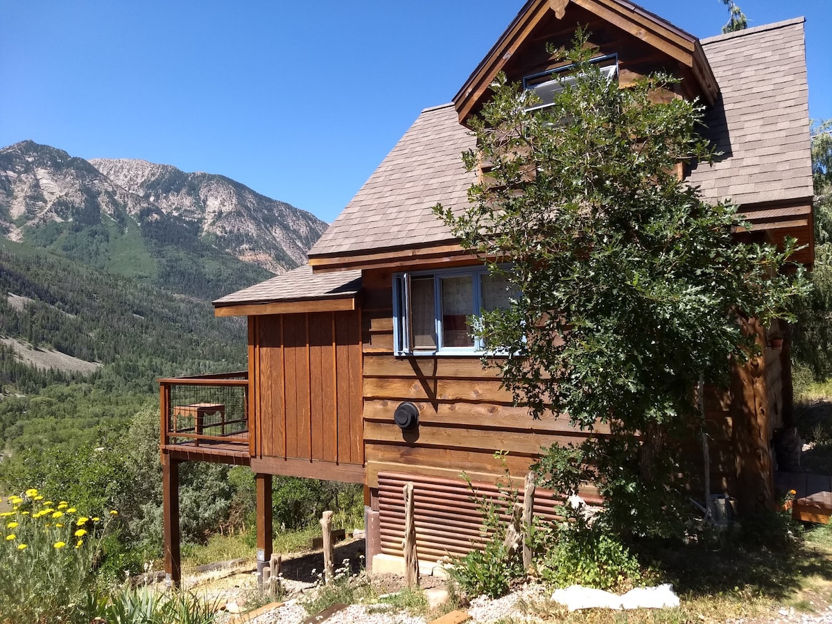 小木屋，大山景观