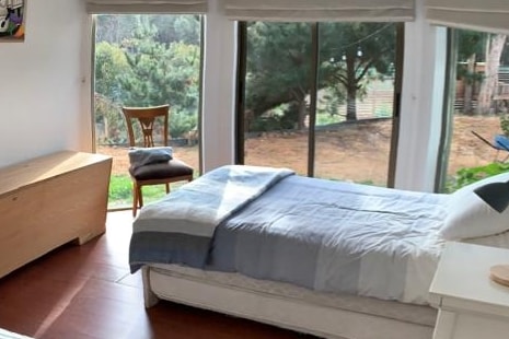 SUITE 2 - Queen bed + Single bed + PrivateBathroom