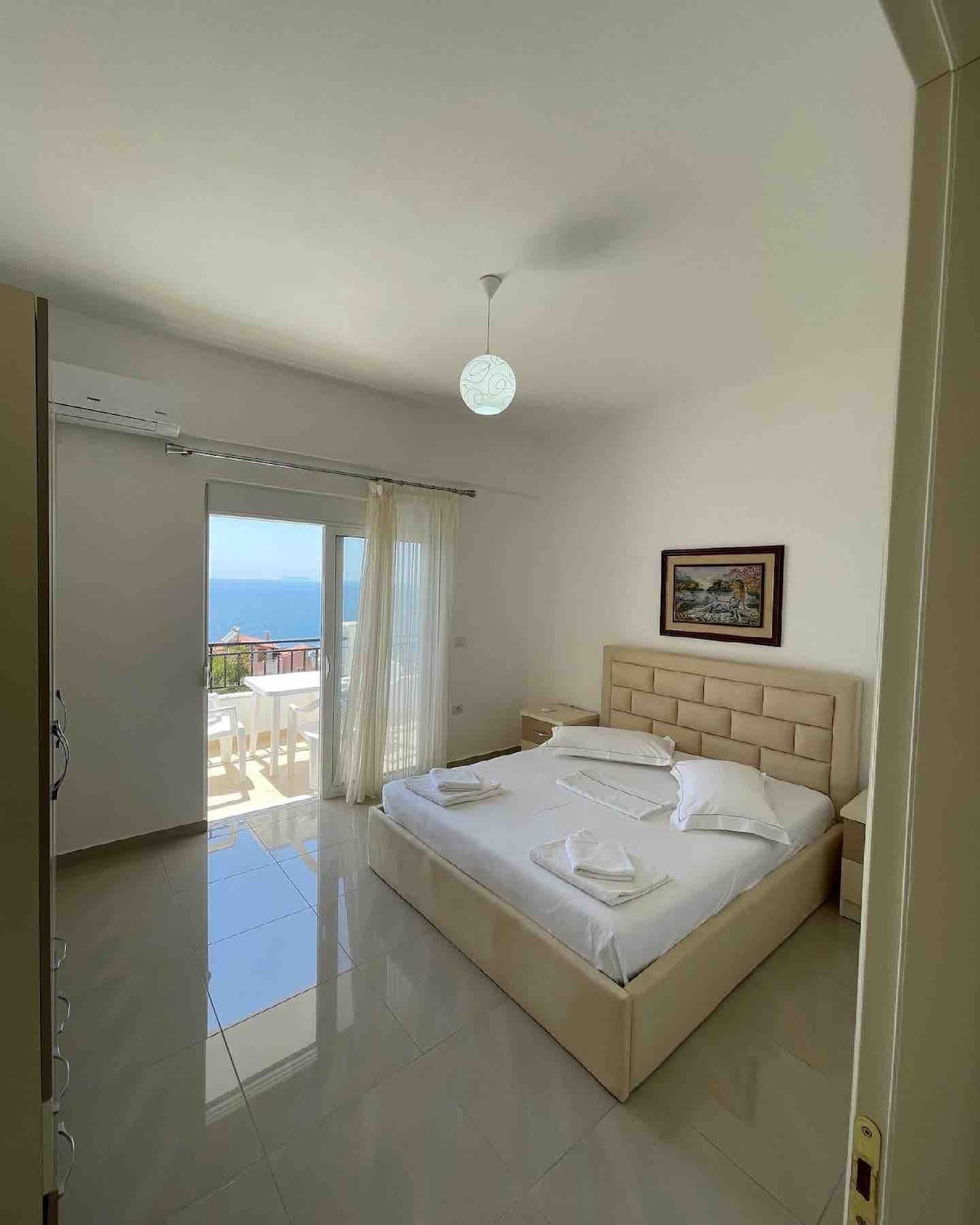 One bedroom apartment with sea view (2)