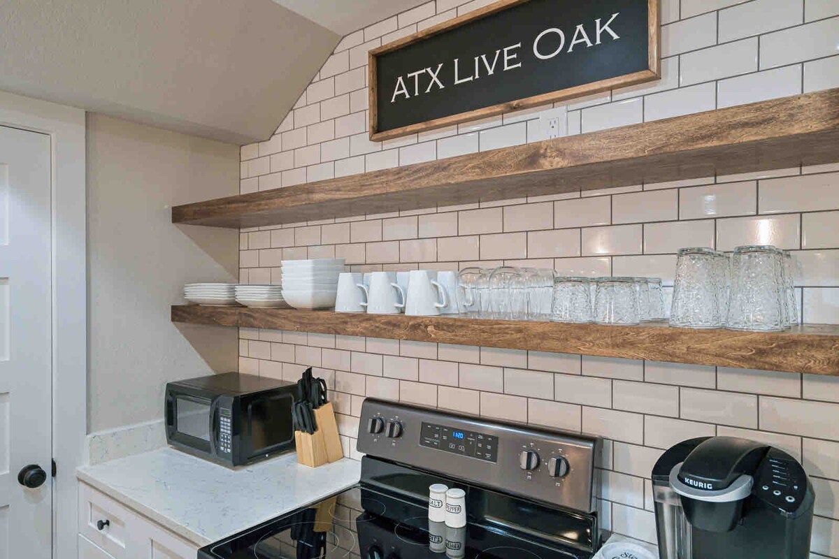 ATX Live Oak Condo
全新装修的2/1 .5公寓
